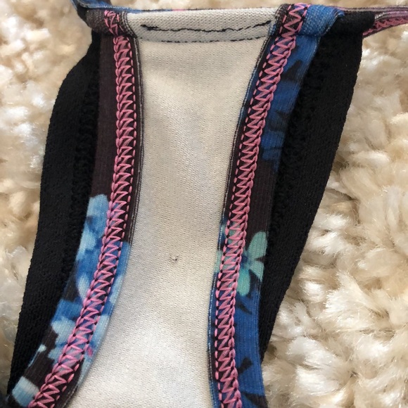 Lululemon No Limits Tank Black/Petal Pop Multi Sz 4 - Picture 13 of 13